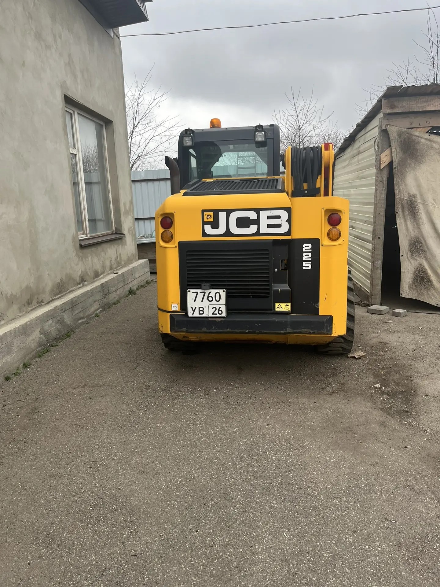 Колесный мини-погрузчик JCB 225 — оригинальный, надежный, для спецтехники