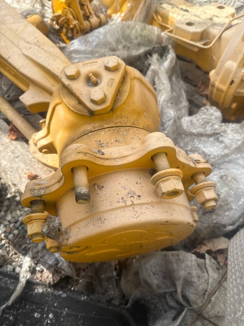 Передний мост в сборе KOMATSU WB93R-5, арт. 42N-22-11100