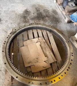 Опорно-поворотный круг Komatsu (20Y-25-21200)