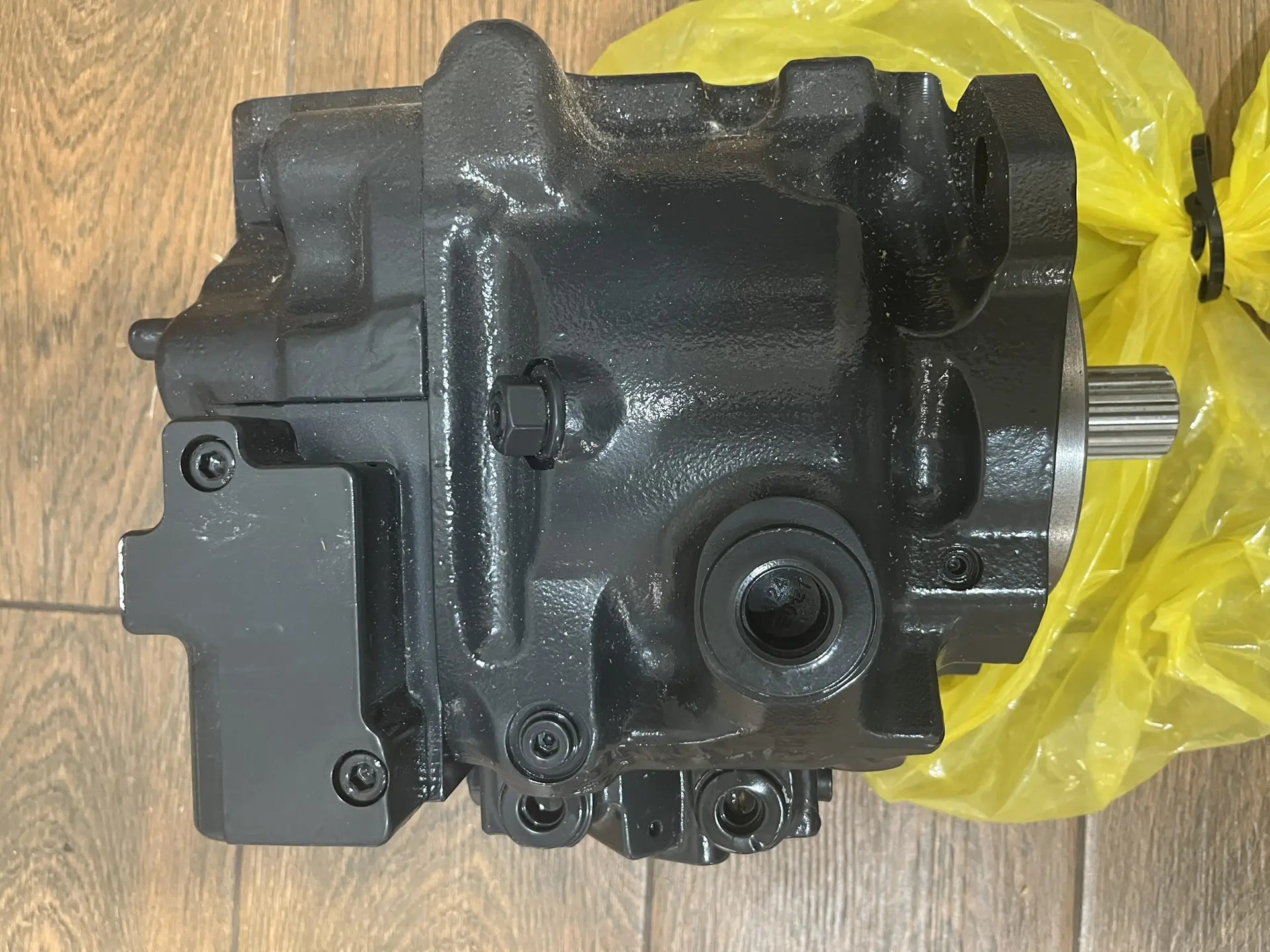 Гидравлический насос KOMATSU WB93/97-5, арт. 708-1U-00112