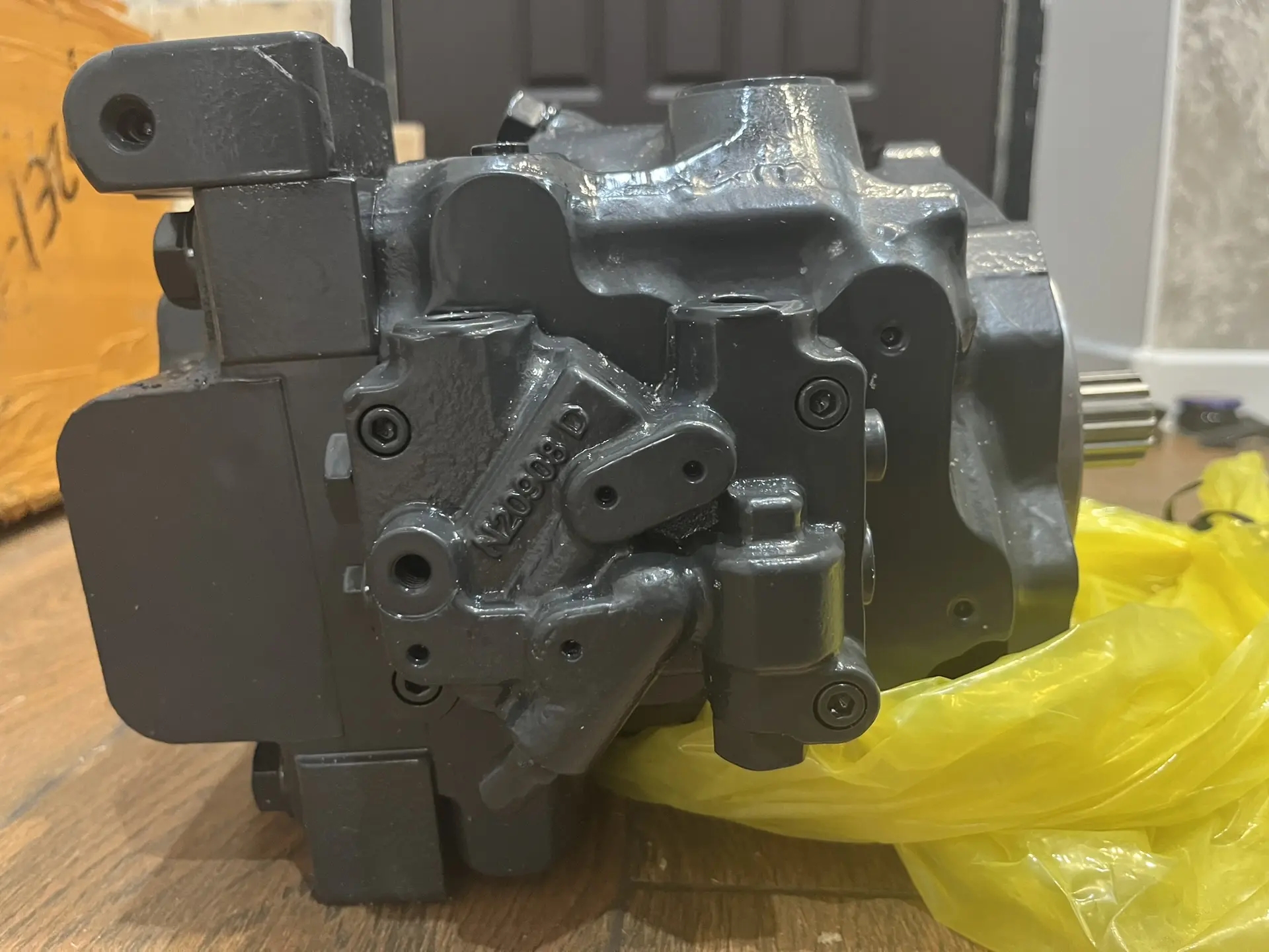 Гидравлический насос KOMATSU WB93/97-5, арт. 708-1U-00112 — изображение 5