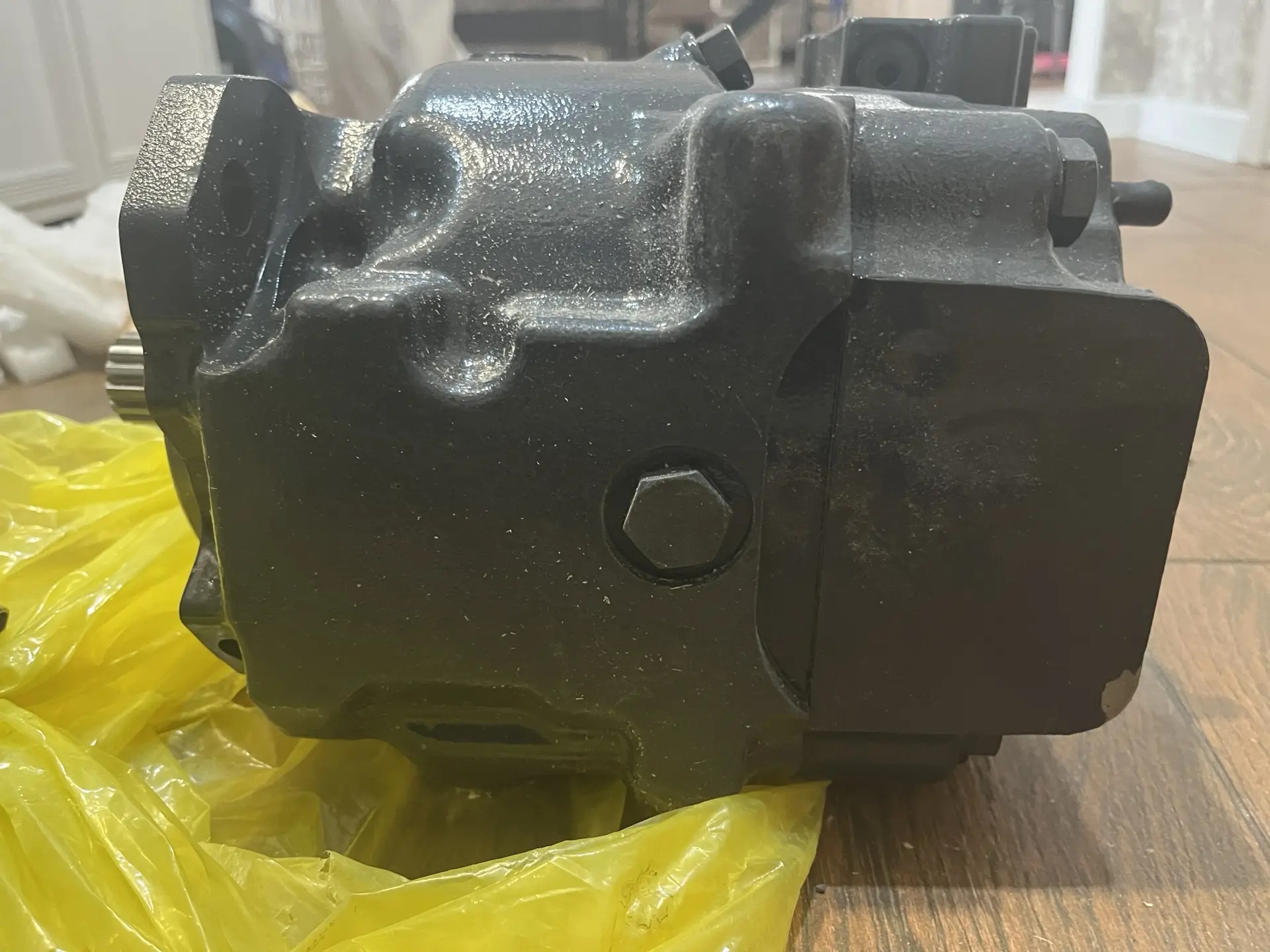 Гидравлический насос KOMATSU WB93/97-5, арт. 708-1U-00112 — изображение 9