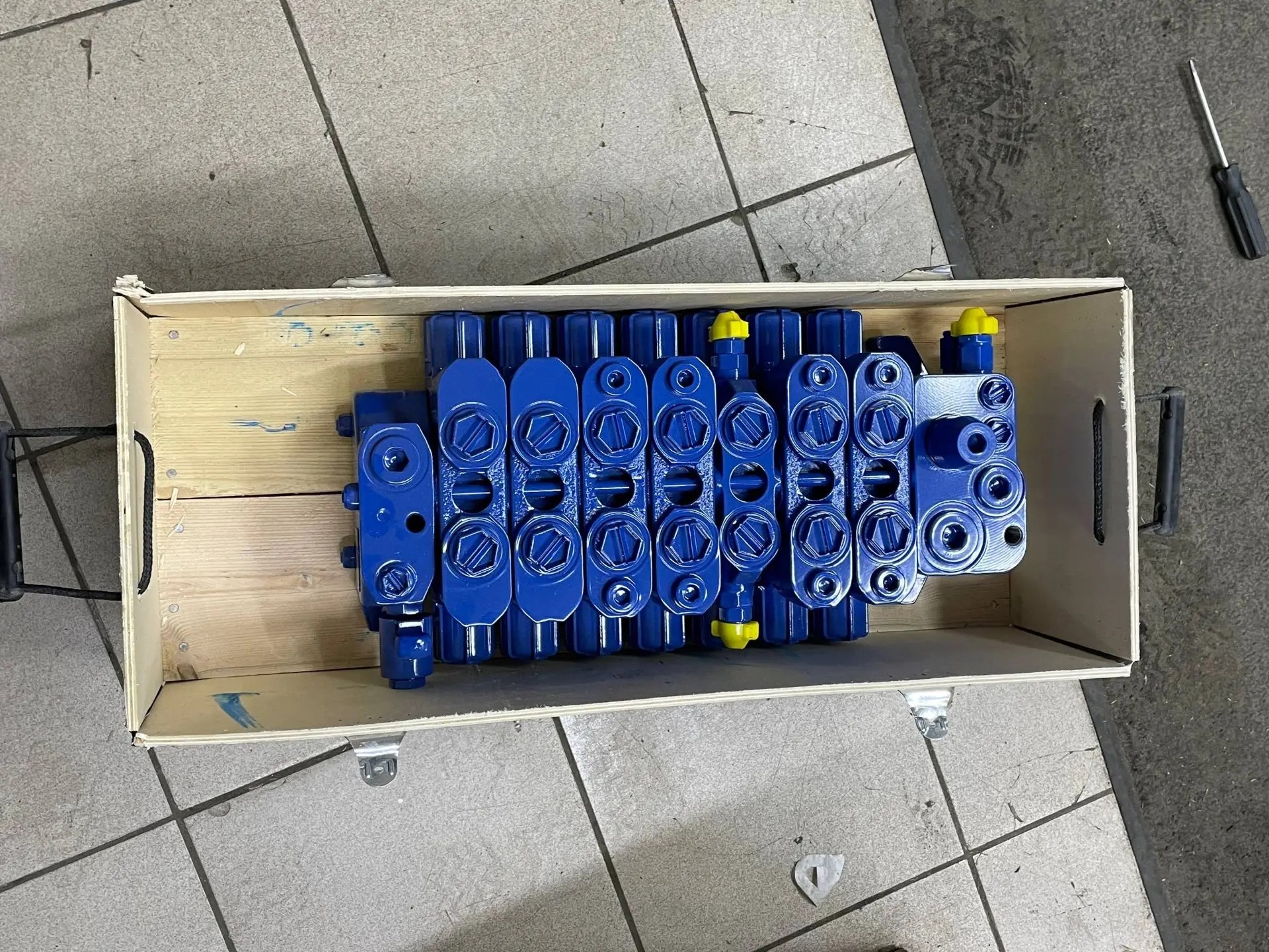 Распределитель гидравлический New Holland B115B, CASE REXROTH 47377760