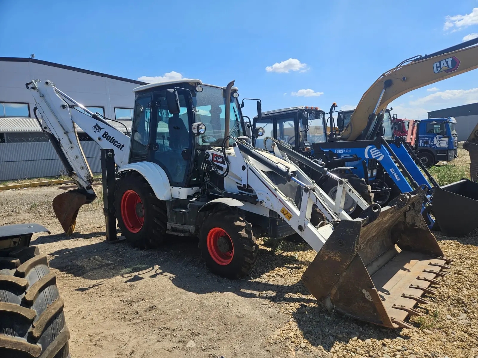 Экскаватор-погрузчик Bobcat B730, 2020 г., 3294 м/ч, ОТС, цена с НДС — изображение 3