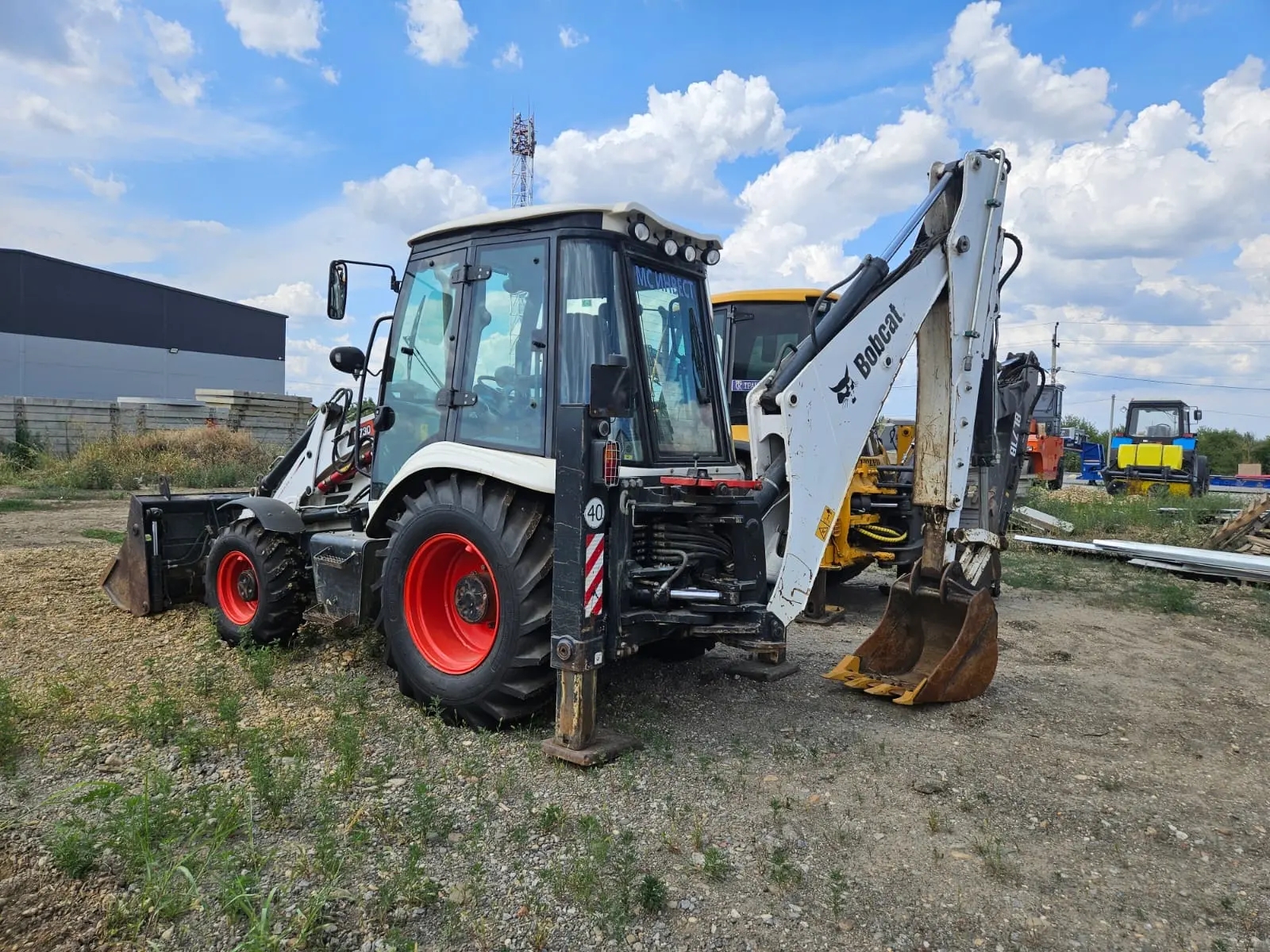 Экскаватор-погрузчик Bobcat B730, 2020 г., 3294 м/ч, ОТС, цена с НДС — изображение 4